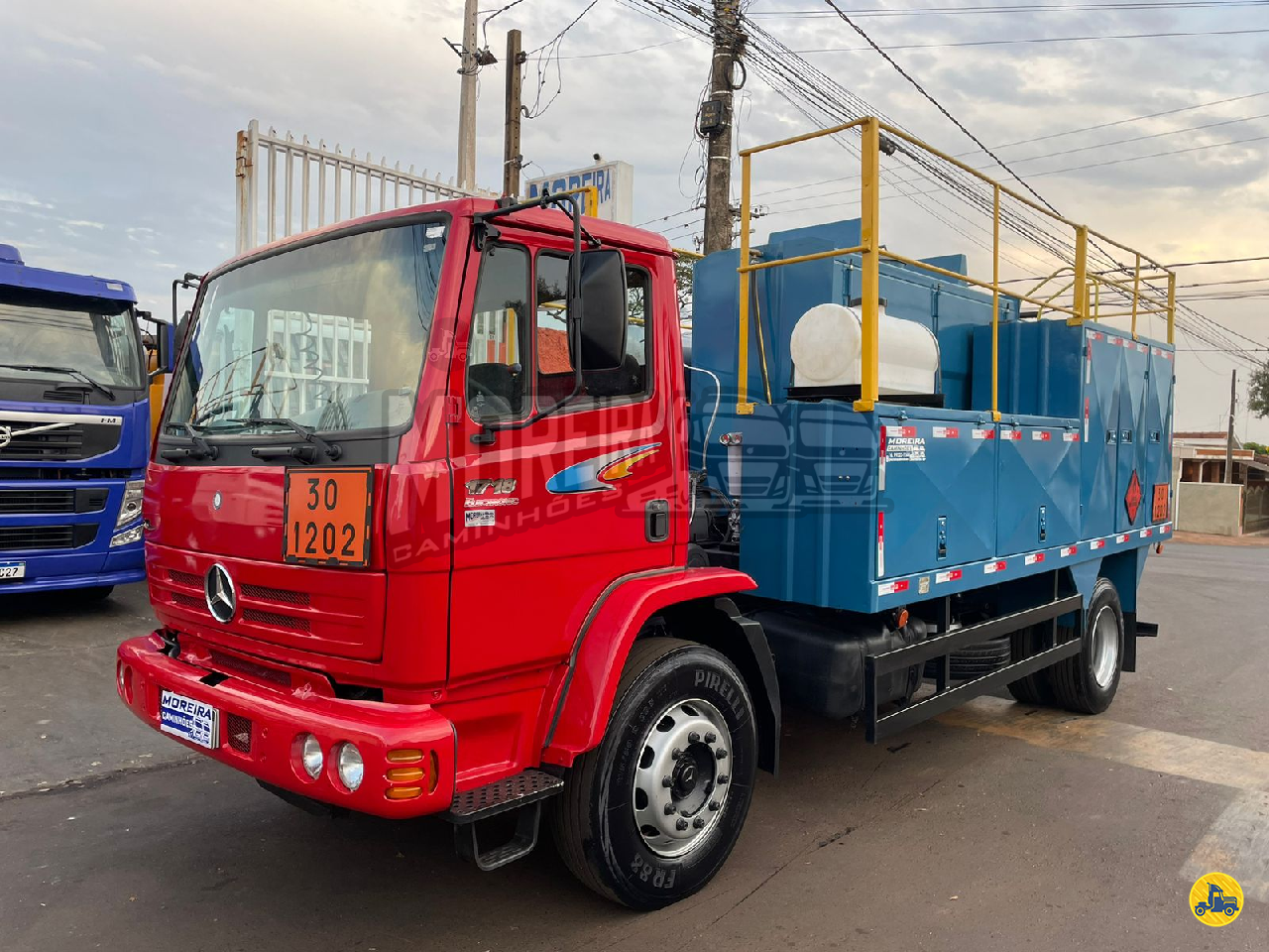 CAMINHAO MERCEDES-BENZ MB 1718 Comboio Toco 4x2 Moreira Caminhões CRAVINHOS SÃO PAULO SP